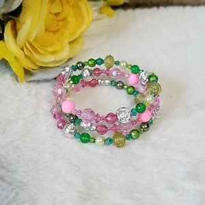 🥳4/$20 NWT Green and pink beaded coil bracelet